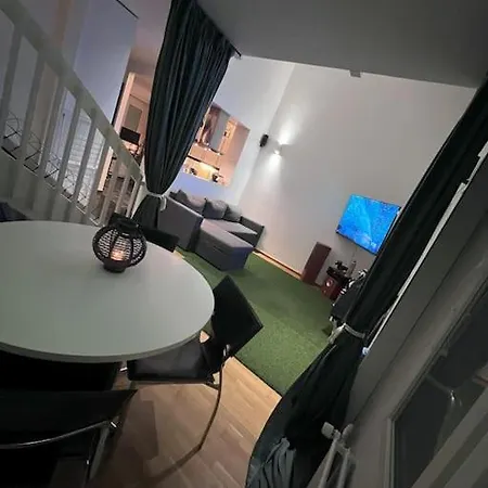 아파트 Avara Golfaiheinen Loft Huoneisto 70m2, 2.kerrosta 탐페레